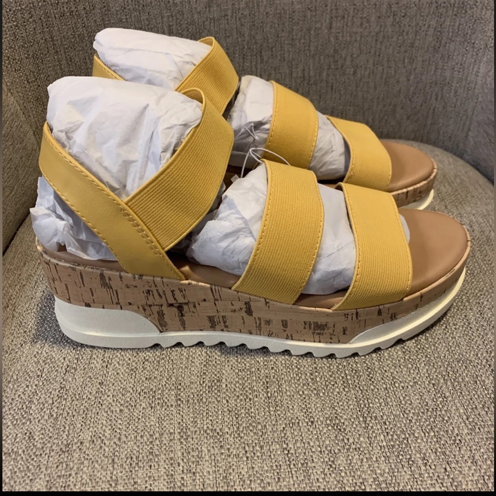 Universal Thread Benni Heels Sporty Platform Sandals Contoured 8 Yellow